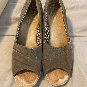Toms wedges